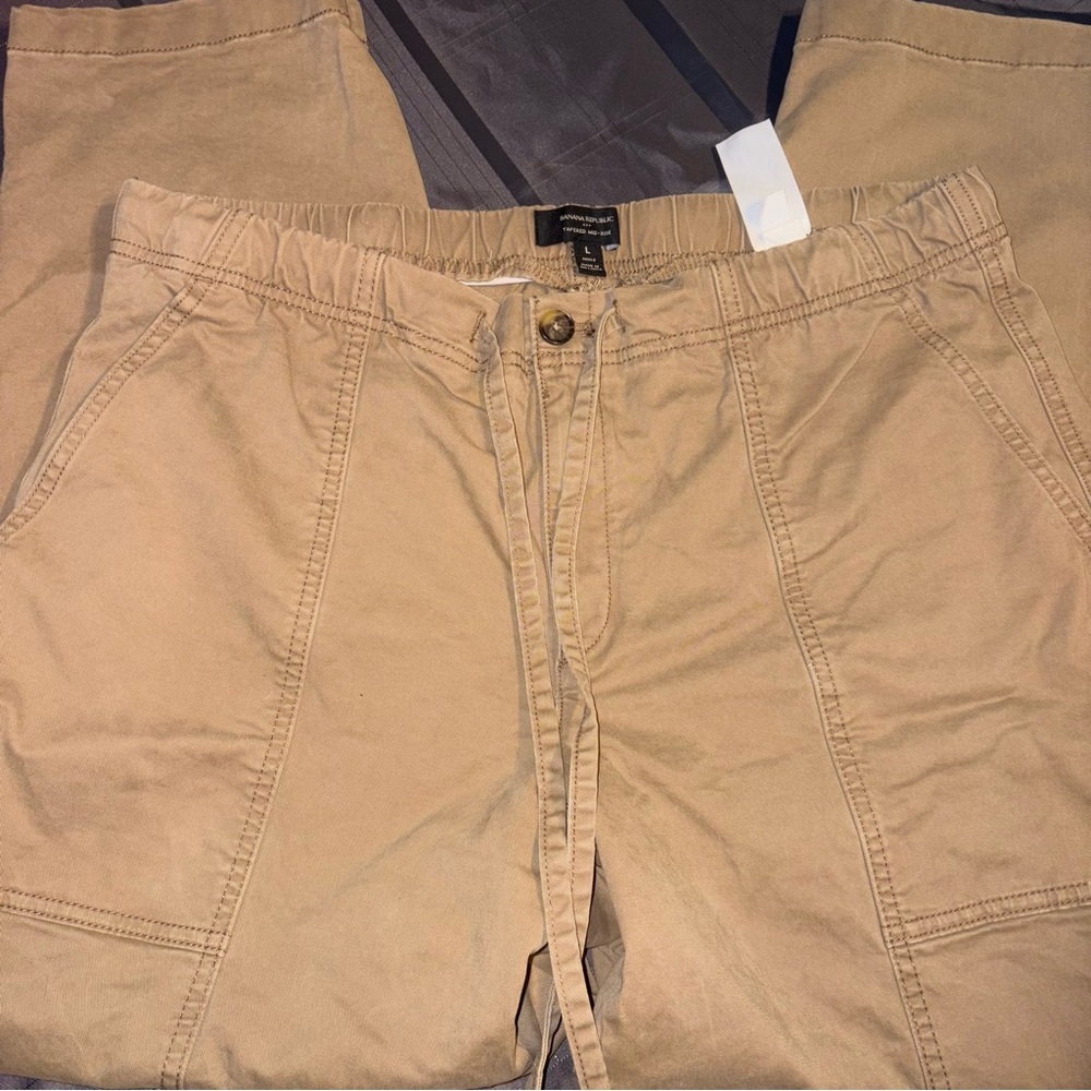 Banana Republic Women's Large Tan Tapered Mid Rise‎ Pants